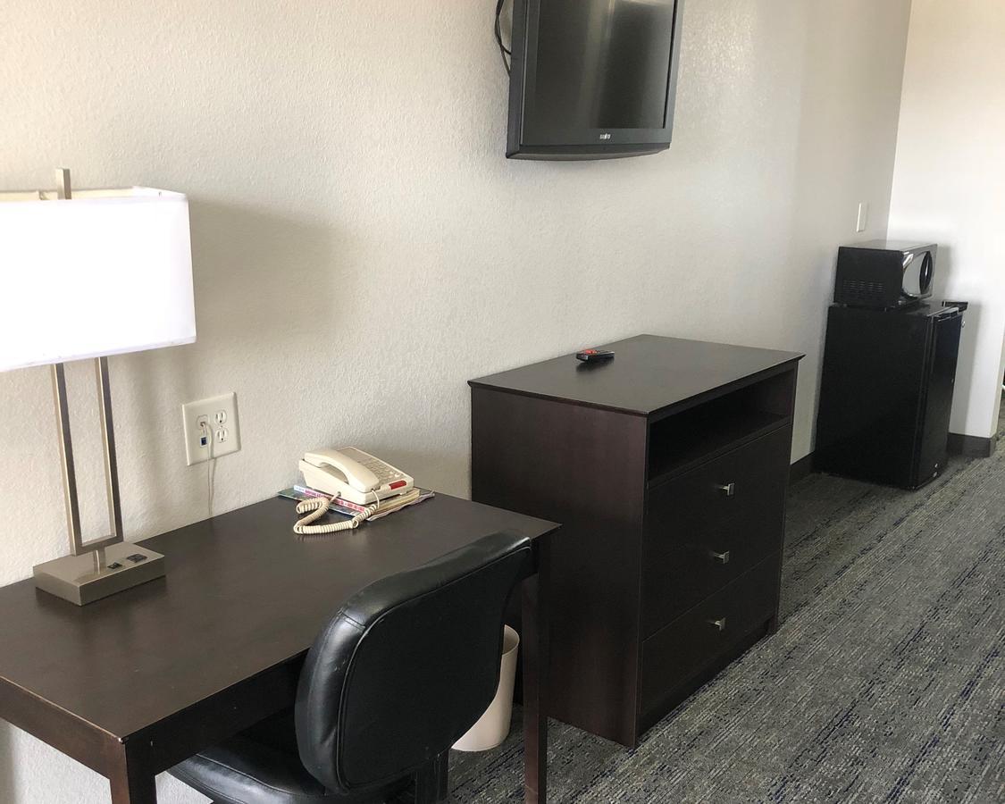 Executive Inn And Suites Joaquin Εξωτερικό φωτογραφία